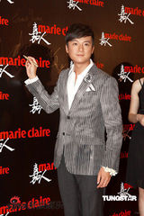 幻灯图集：爱戴酥胸半露火辣出场 蔡康永侯佩岑联袂主持