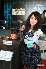 幻灯图：江若琳华丽演绎艾丽斯 杨爱瑾闯梦幻童话 