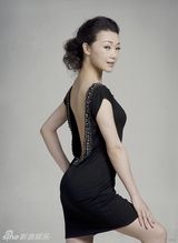 幻灯图：吕薇美艳大片曝光 挑战尺度大秀性感