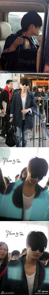 高清组图：李宇春街拍 蓝色风衣搭配牛仔裤