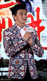 组图：《向着胜利前进》吴奇隆为戏伤痕累累