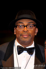 组图：杰克逊纪录片威尼斯首映 导演携全家助阵