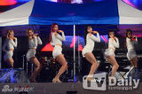 组图：韩女团AOA性感玩湿身 BTOB劲歌热舞