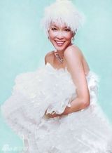 幻灯图集：准新娘范文芳婚纱写真 传达大婚喜悦