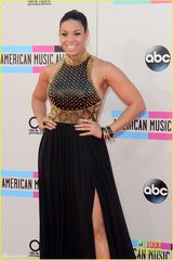 组图：全美奖女星红毯竞艳 麦莉真空Gaga扮女神