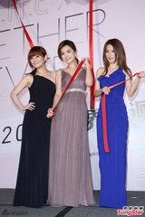 组图：S.H.E亮相记者会 Selina性感Ella秀美腿