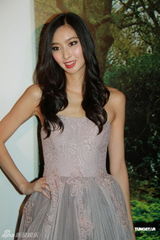 组图：高海宁庄思敏为品牌走秀 谈陈志云态度谨慎