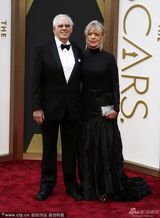 组图：《内布拉斯加》布鲁斯-德恩携妻女亮相