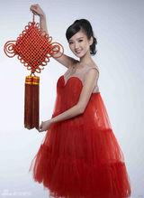 组图：新星毛晓彤甜美写真 喜庆红色贺元宵