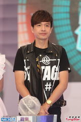 组图：胡瓜拼收视不怕被电 逢新婚精神爽