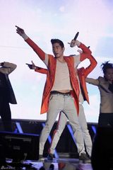 高清组图：韩团神话14周年纪念演唱会盛况空前