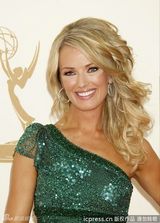 组图：艾美奖红毯 布鲁克-安德森闪片礼服绿野仙踪