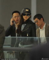 组图：黄晓明开车接Baby破传闻 机场约会被抓包