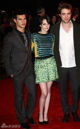 高清组图：《新月》英国粉丝见面会 斯图尔特雷人装