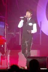 高清组图：黄晓明香港性感开秀 无惧广东话不标准被