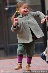 组图：杰西卡-帕克幼女当街热舞hip-hop星范儿十足