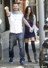 组图：梅根挺大肚性感依旧 老公怒斥狗仔偷拍