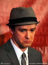 幻灯：贾斯汀荣获哈佛戏剧社年度男性 变妖男秀造型