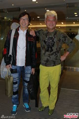 组图：陈百祥庆63岁生日 笑称与王维基有缘