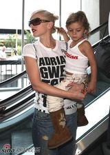 高清组图：史蒂芬尼黑超亮相 不敌奶嘴帅哥金斯顿