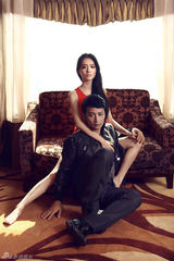 组图：陈志朋新年写真 深情演绎熟男质感