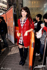 幻灯图集：麦浚龙出席派对 忘拉裤链险出丑