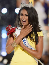 组图：印度裔女孩首获美国小姐桂冠 跳宝莱坞舞