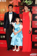 组图：众星赴《香港仔》首映礼 杨千嬅蓝裙大气