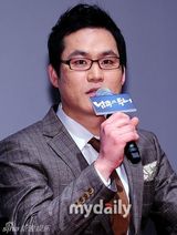 组图：金允锡吴妍秀出席《南方大作战》发布会