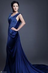 组图：黄曼优雅大片典雅从容秀美背