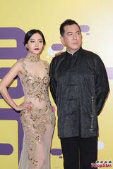 组图：香港电影节开幕 杨千嬅盛装周楚楚露半臀