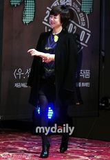 组图：金允锡吴妍秀出席《南方大作战》发布会