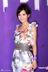 幻灯图：容祖儿阿Sa等领奖 阿Sa请传媒介绍新欢