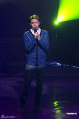 组图：《劲歌金曲》录影 黄耀明张继聪王菀之献唱