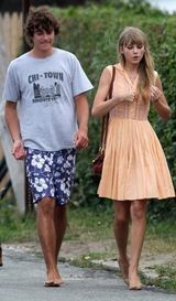 组图：斯威夫特姐弟恋 约会肯尼迪后人