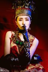 组图：万美汐异域写真 演绎别样神秘风情