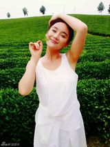 组图：袁姗姗人气爆棚 首度现场开唱引尖叫