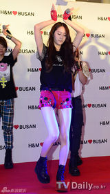 组图：韩星f(x)SEVEN等亮相名品开业派对