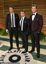 组图：奥斯卡皮特吻猛男 劳伦斯没得奖就用抢