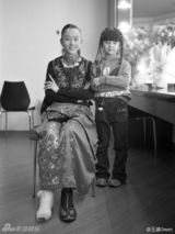 组图：小彩旗自制点心纹身特别 童年萌照可爱