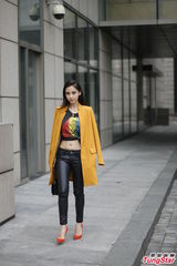 组图：Angelababy为韩火火新书出镜 感情似兄妹