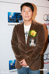 幻灯图：《志明与春娇》首映 杨千嬅调侃余文乐