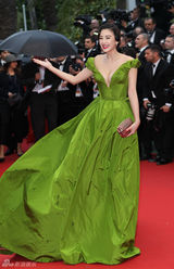 高清图：张雨绮深V裙性感爆乳 戛纳送东方之吻