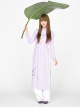 组图：佐佐木希玩变装秀 穿旗袍抱熊猫