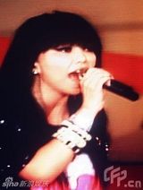 幻灯图：郭富城尾牙献唱 郭台铭拖娇妻幼女合家欢