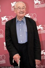 组图：《瓦文萨》发布会 演员搞怪逗乐全场