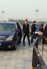 EXO亮相风云榜红毯 西装帅气成员魅力热舞(图)