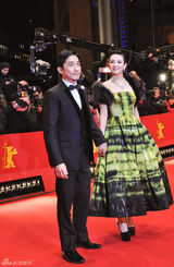 高清组图：章子怡盎然春装再现柏林