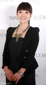 组图：杨千嬅刘璇在京出席商业活动 