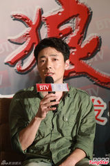 组图：《独狼》颜丹晨笑封女王 获祖峰护花